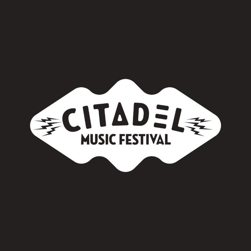 Schwarzes Logo mit weißem Text 