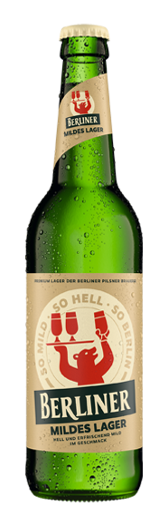 Eine grüne Bierflasche mit einem roten Etikett, mit der Aufschrift Berliner Mildes Lager.