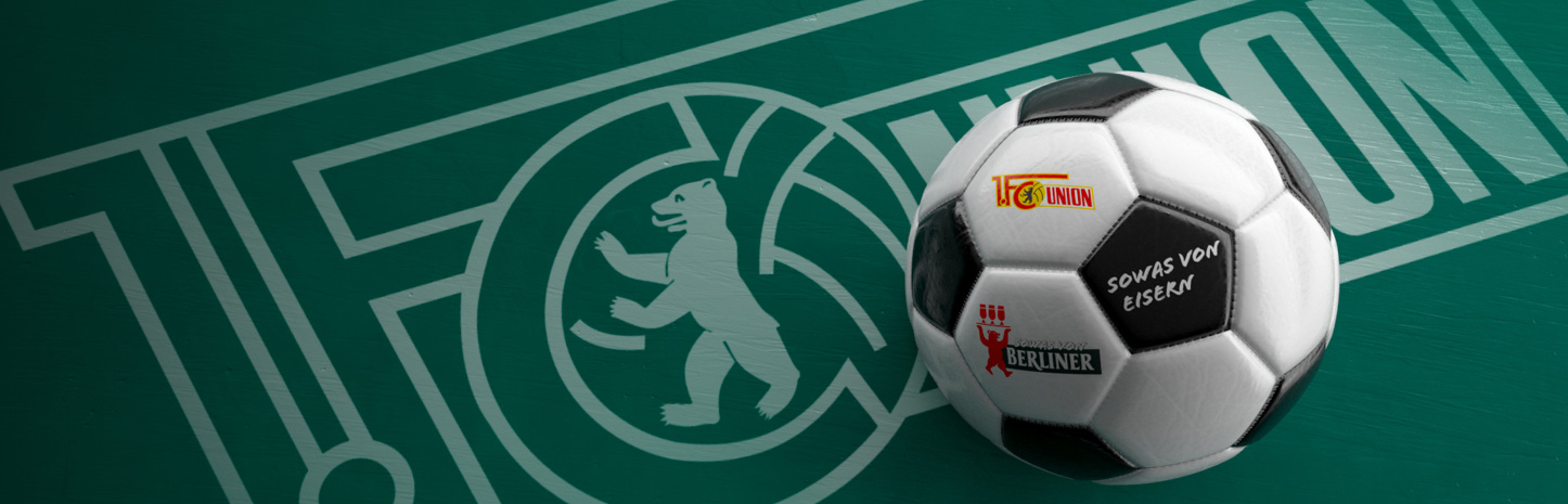 Fußball mit 1. FC Union- und Berliner-Pilsner-Logo